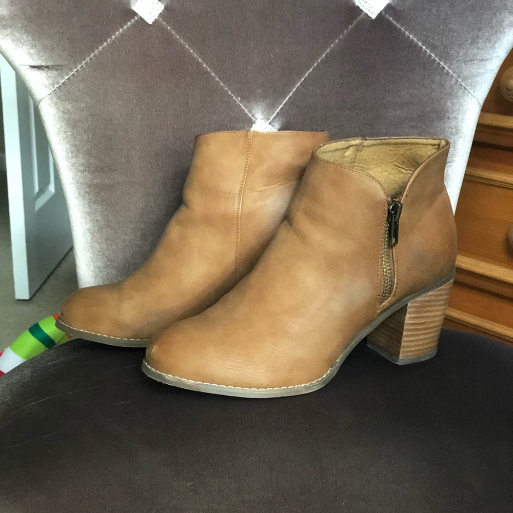 Cognac Zip Side Ankle Bootie| 10.5 WIDE